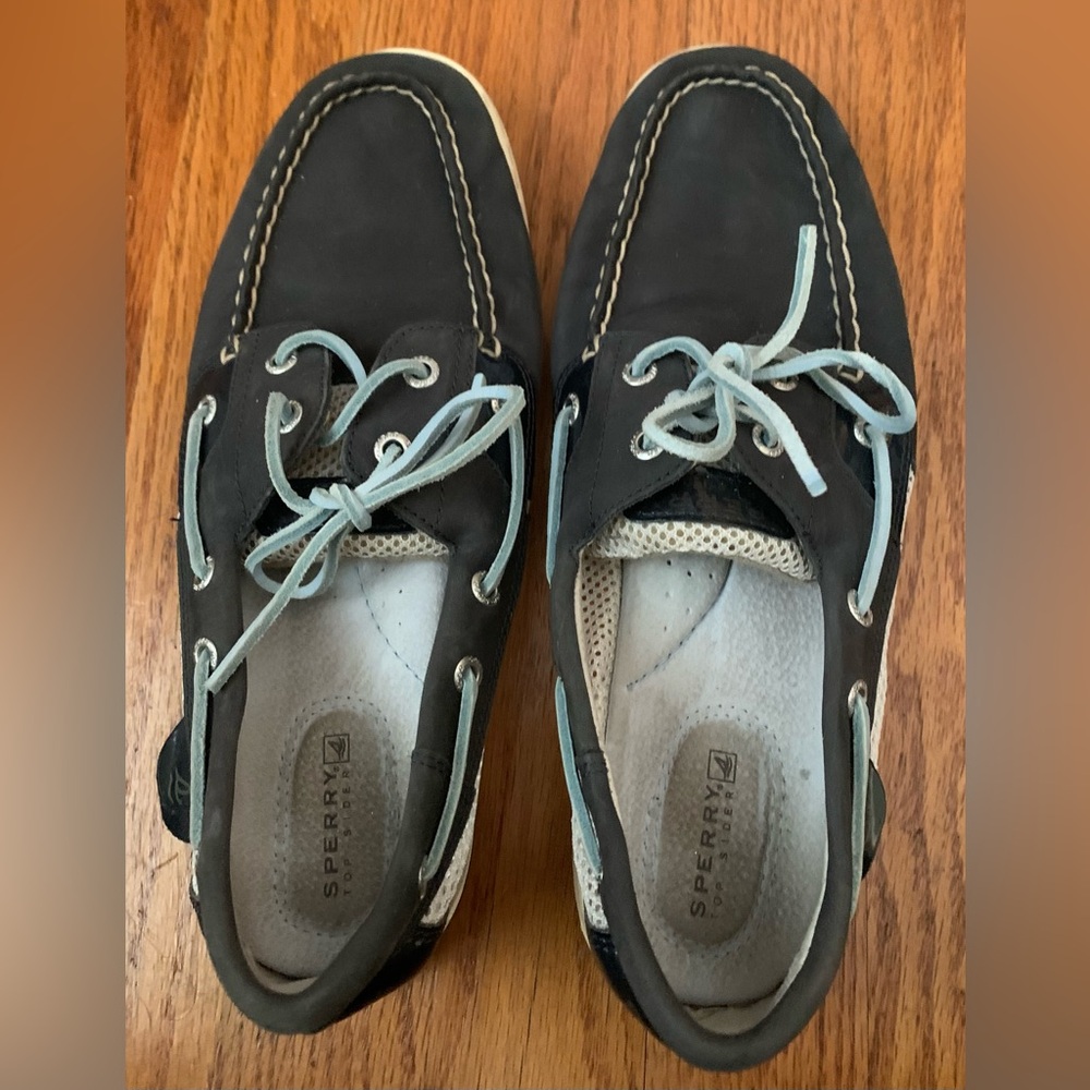 Sperry Women’s Navy and White Boat Shoes